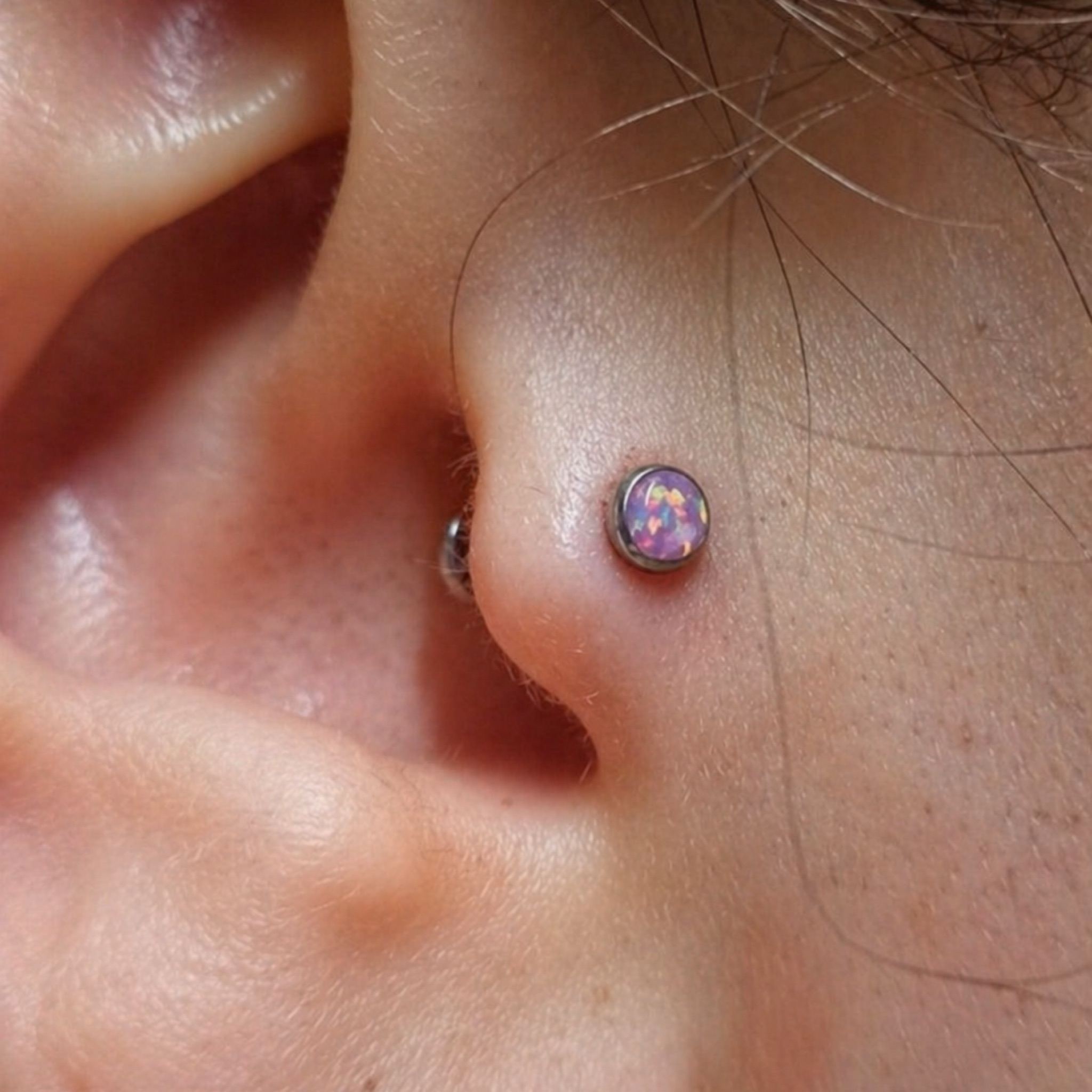 Perforación con Top opalo violeta 3mm TITANIO prof