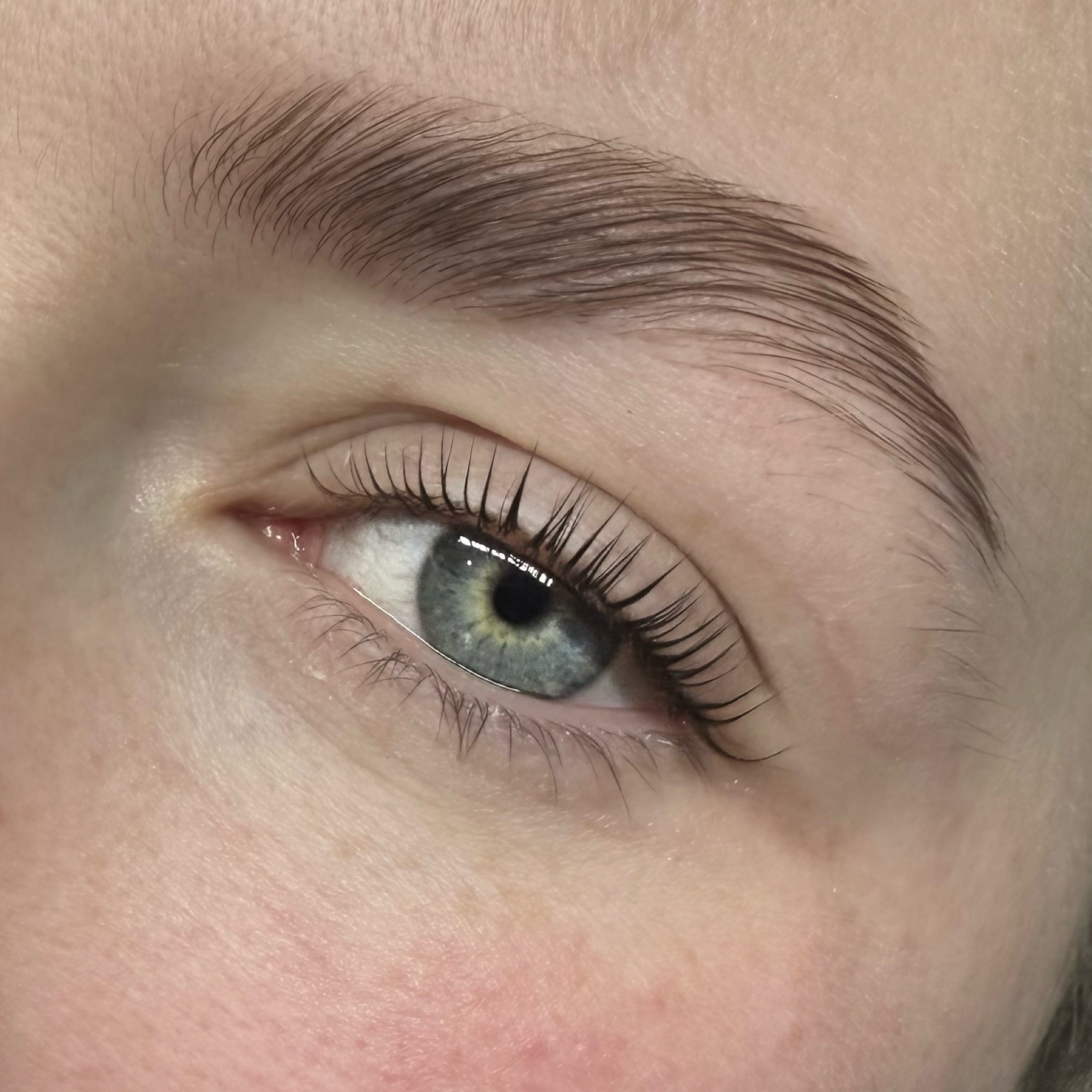 Duo Naturel – Réhaussement & Browlift Simple