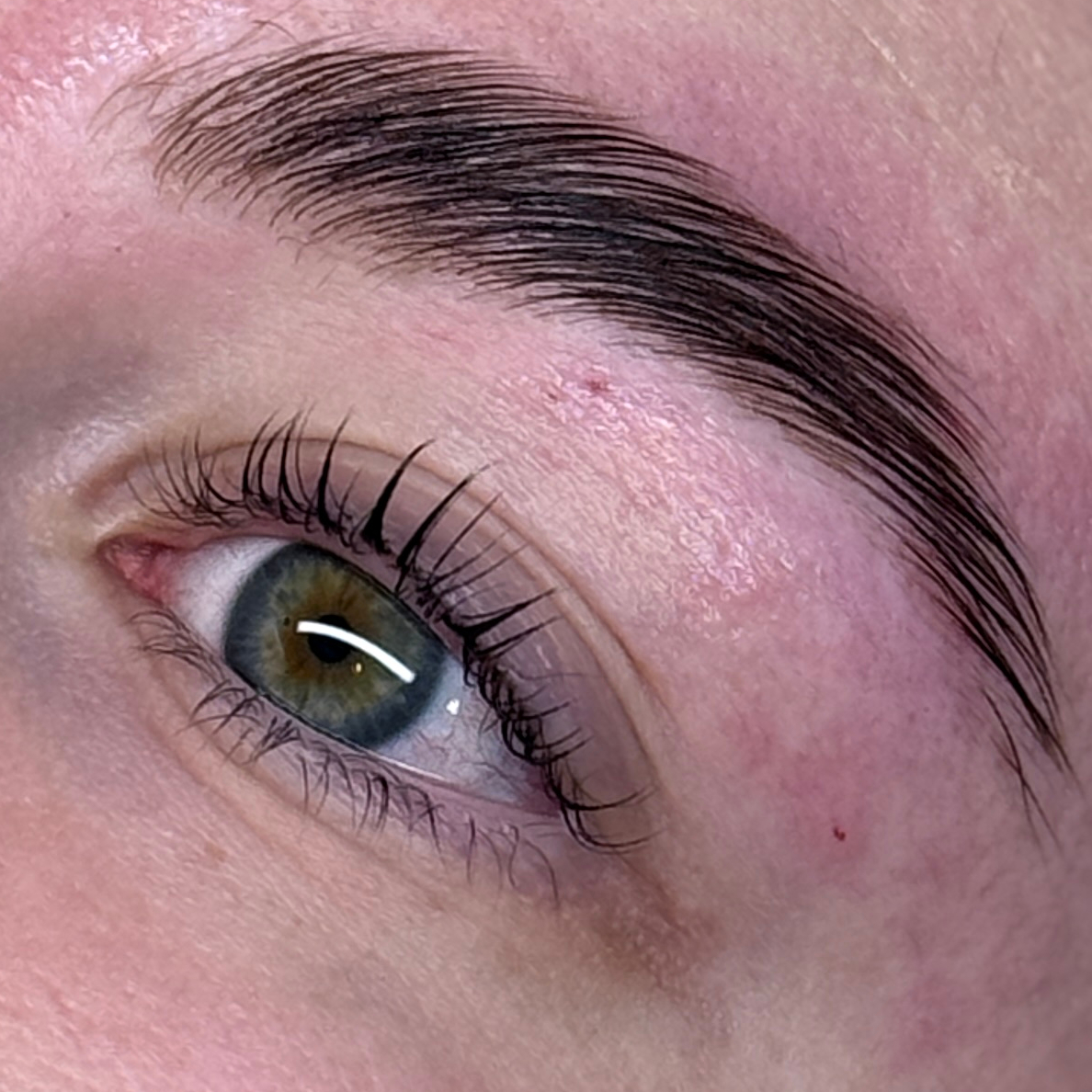 Laminace obočí + Korejský lash lifting (barvení + výživa)