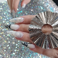 Szeki nails