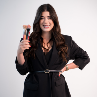 Veronika Dombrovská Make-up artist