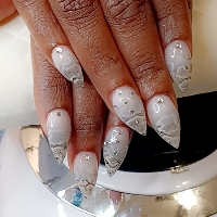 Luna Nails