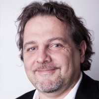 Dr. László Gyula