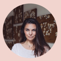 Katarína Štrbáková Dis.Art., Dipl.f.