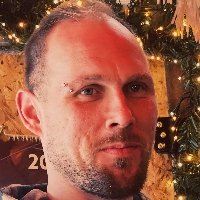 PAPOUŠČÍ STRÝČEK