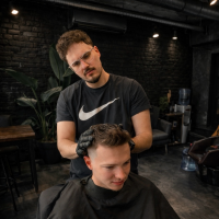 Győrfi Erik ˙ Salon Owner