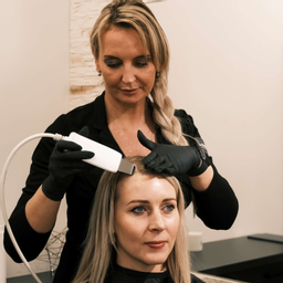 čištění vlasové pokožky ultrazvukovou špachtlí
